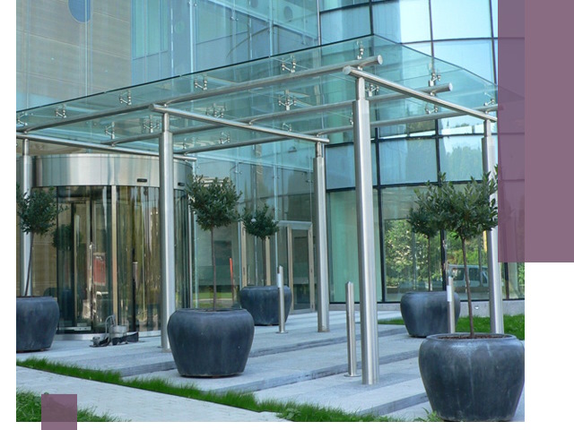 Навесы из стекла на заказ в Кисловодске — монтаж и установка