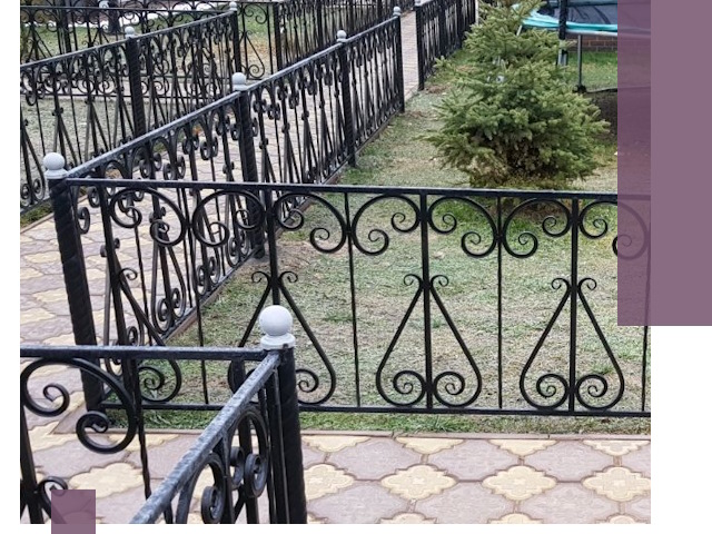 Кованые газонные ограждения под ключ в Кисловодске